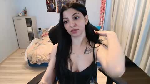 raven_haired_goddess online show from April 21, 8:20 am