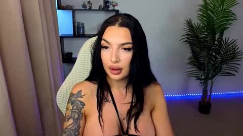 raven_inkk online show from November 21, 10:25 am