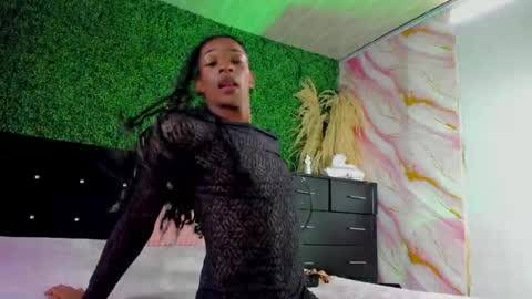 Raven kisses online show from April 17, 1:58 pm