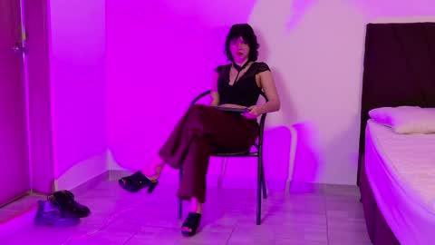   online show from April 21, 11:27 am