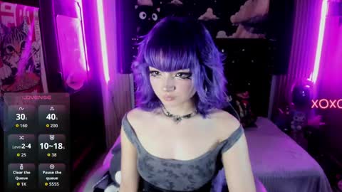 ravencollen online show from April 15, 8:31 pm