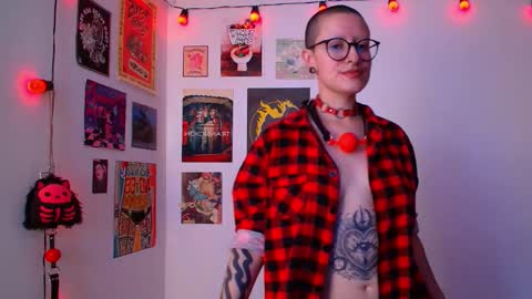 ravendarkness_ online show from February 20, 6:52 pm