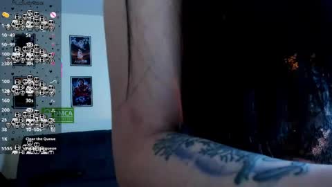 ravenelle_ online show from May 23, 10:47 pm