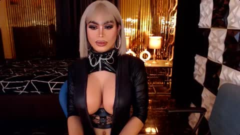 Snapshot of ravenmystiquex chatting on May 28, 12:52 am ravenmystiquex online show from May 28, 12:52 am