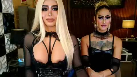 Snapshot of ravenmystiquex chatting on July 23, 9:18 am ravenmystiquex online show from July 23, 9:18 am
