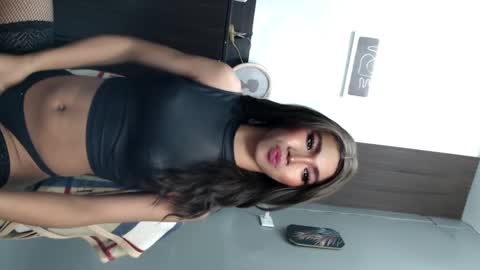 ravennaxx online show from February 24, 8:14 pm