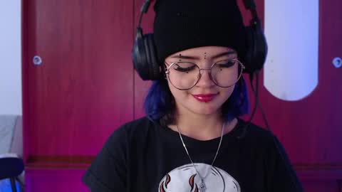 raventh_ online show from April 4, 11:18 am