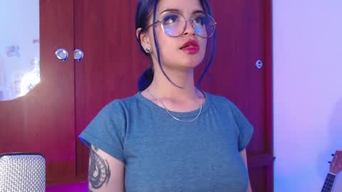 Snapshot of raventh_ chatting on April 25, 1:41 pm raventh_ online show from April 25, 1:41 pm