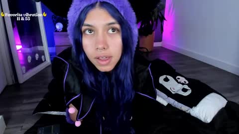 Raven Witch online show from April 23, 7:49 pm