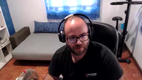 ravingr3d3 online show from September 28, 2:22 pm