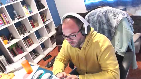 ravingr3d3 online show from November 18, 2:54 pm