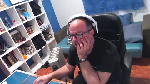 ravingr3d3 online show from April 4, 7:55 pm