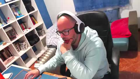 ravingr3d3 online show from April 13, 9:53 pm