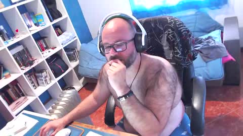 ravingr3d3 online show from April 20, 9:34 am