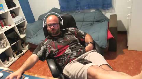 ravingr3d3 online show from April 20, 10:44 pm