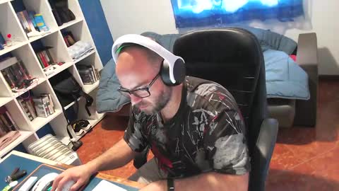 ravingr3d3 online show from April 21, 8:20 am