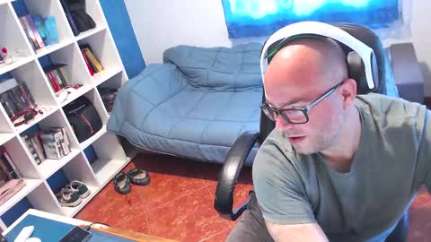 Snapshot of ravingr3d3 chatting on April 27, 10:02 am ravingr3d3 online show from April 27, 10:02 am