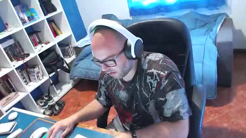 Snapshot of ravingr3d3 chatting on April 30, 8:31 am ravingr3d3 online show from April 30, 8:31 am
