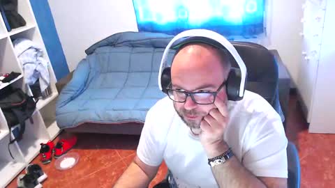 Snapshot of ravingr3d3 chatting on May 14, 8:21 am ravingr3d3 online show from May 14, 8:21 am