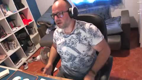 Snapshot of ravingr3d3 chatting on May 25, 8:09 am ravingr3d3 online show from May 25, 8:09 am