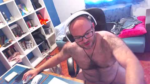Snapshot of ravingr3d3 chatting on June 2, 10:50 am ravingr3d3 online show from June 2, 10:50 am