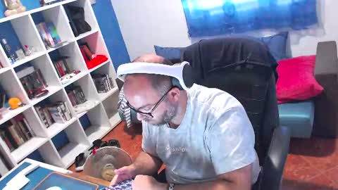 Snapshot of ravingr3d3 chatting on June 8, 1:11 pm ravingr3d3 online show from June 8, 1:11 pm