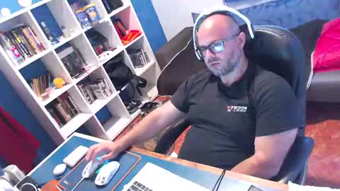 Snapshot of ravingr3d3 chatting on June 23, 9:18 am ravingr3d3 online show from June 23, 9:18 am
