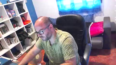 Snapshot of ravingr3d3 chatting on June 30, 8:15 am ravingr3d3 online show from June 30, 8:15 am