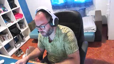 Snapshot of ravingr3d3 chatting on July 24, 8:12 am ravingr3d3 online show from July 24, 8:12 am