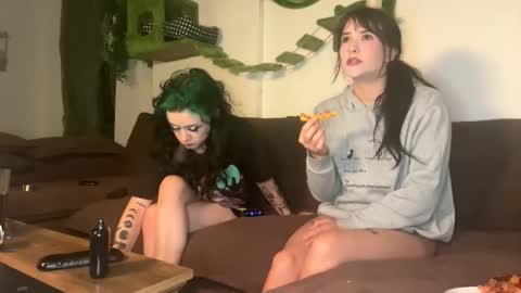 Ravyn and Nyx online show from May 15, 3:35 am