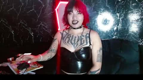Snapshot of raw_velvet chatting on July 30, 2:32 am Anny and Spike online show from July 30, 2:32 am