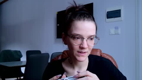 Snapshot of ray_lol chatting on December 14, 1:22 am Ray-Ray online show from December 14, 1:22 am