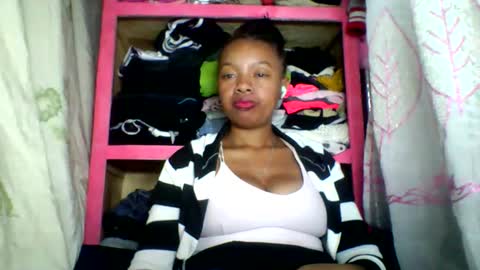 Snapshot of rayana_69 chatting on May 16, 12:40 am rayana_69 online show from May 16, 12:40 am