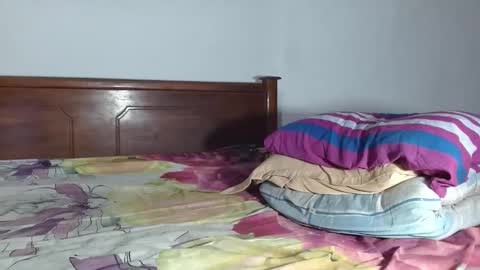 eyan online show from April 19, 6:10 pm