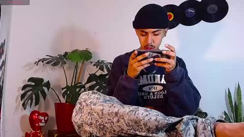 Rayn online show from December 4, 6:50 pm