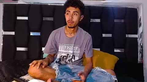 Rayn online show from December 9, 8:33 pm