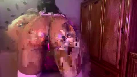 Raye Millian online show from June 7, 6:33 pm