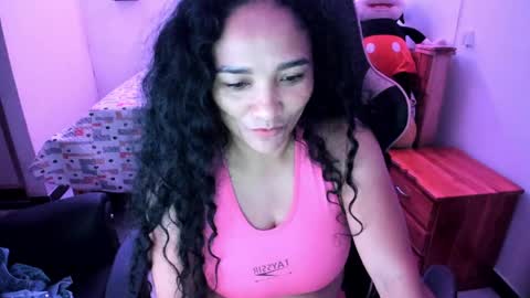 Snapshot of rayza_mature_ chatting on June 4, 3:40 pm Danna online show from June 4, 3:40 pm