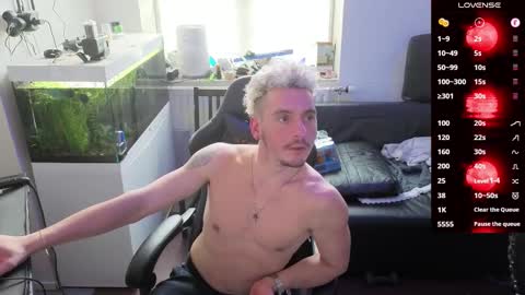 Rayzel online show from February 19, 1:07 pm