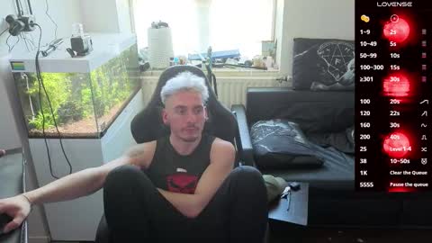 Rayzel online show from March 22, 1:47 pm