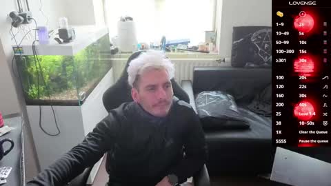 Rayzel online show from April 4, 10:57 am