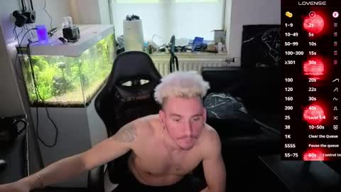 Rayzel online show from April 13, 6:02 pm