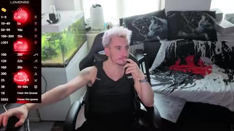 Rayzel online show from April 18, 11:47 am