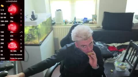 Rayzel online show from April 22, 11:34 am