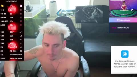 Rayzel online show from May 22, 3:39 pm