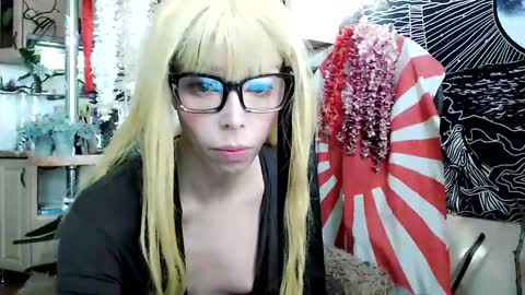 Snapshot of raziel_haze chatting on January 4, 10:38 am Yrriel Strife Candy-Demon Caveboy mr. Cringe online show from January 4, 10:38 am