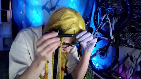 Snapshot of raziel_haze chatting on January 24, 10:32 am Yrriel Strife Candy-Demon Caveboy mr. Cringe online show from January 24, 10:32 am