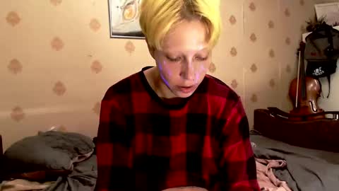 Snapshot of raziel_haze chatting on September 21, 5:53 am Yrriel Strife Candy-Demon Caveboy mr. Cringe online show from September 21, 5:53 am