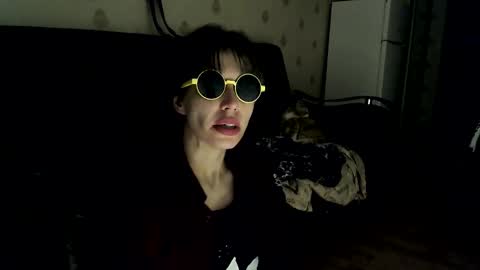 Snapshot of raziel_haze chatting on November 25, 9:37 pm Yrriel Strife Candy-Demon Caveboy mr. Cringe online show from November 25, 9:37 pm