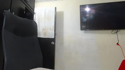 Snapshot of real1dk chatting on December 6, 3:52 am Sthith online show from December 6, 3:52 am